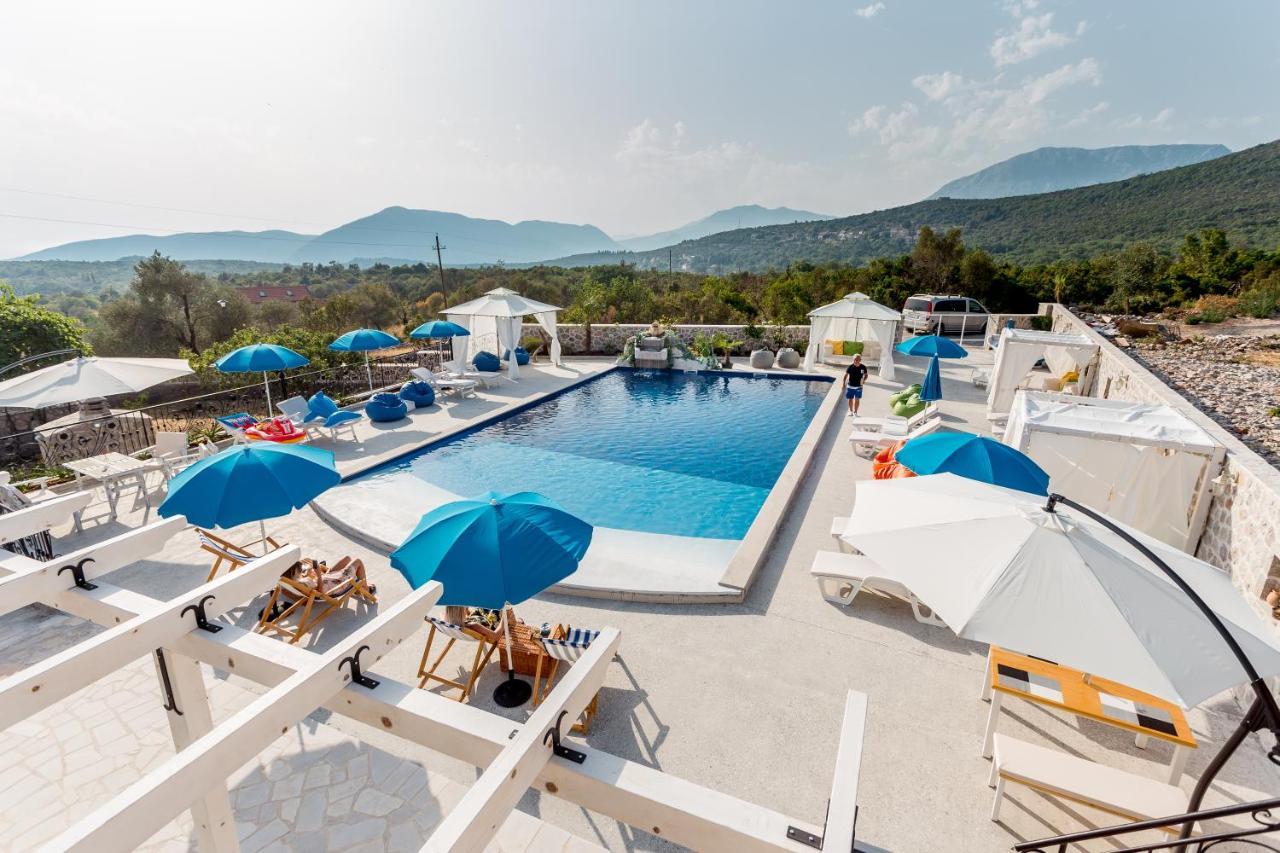 Lustica Apartments Bagian luar foto