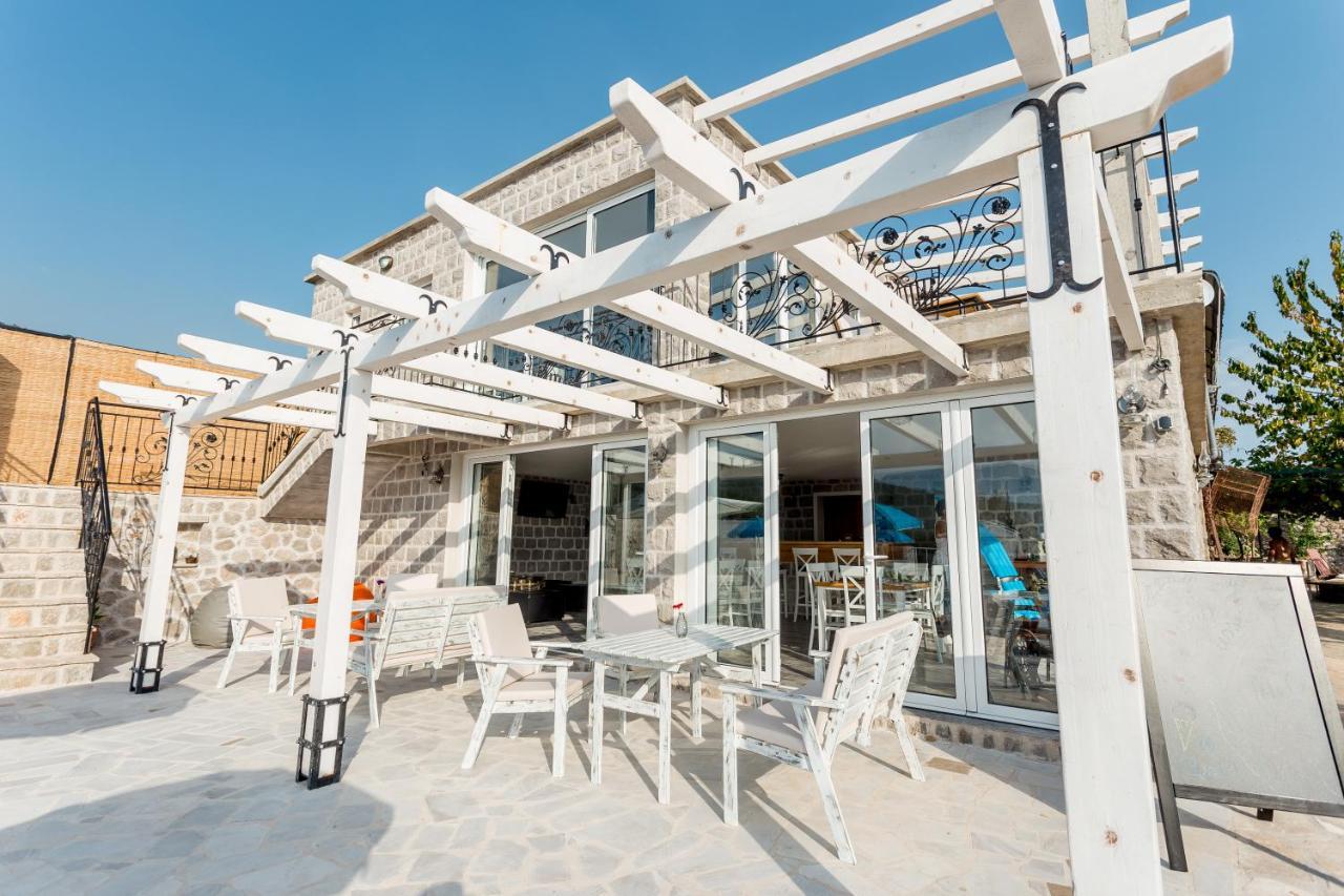 Lustica Apartments Bagian luar foto