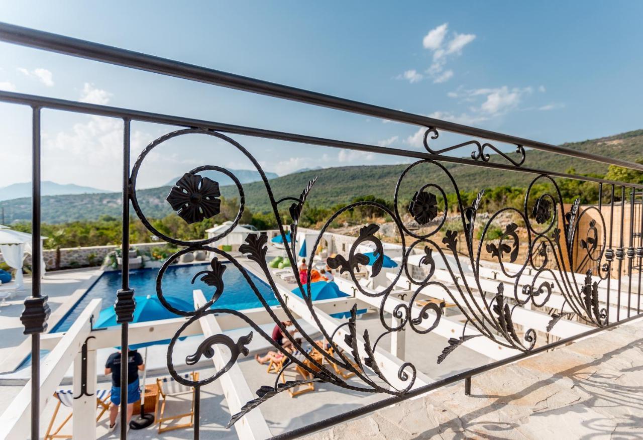 Lustica Apartments Bagian luar foto