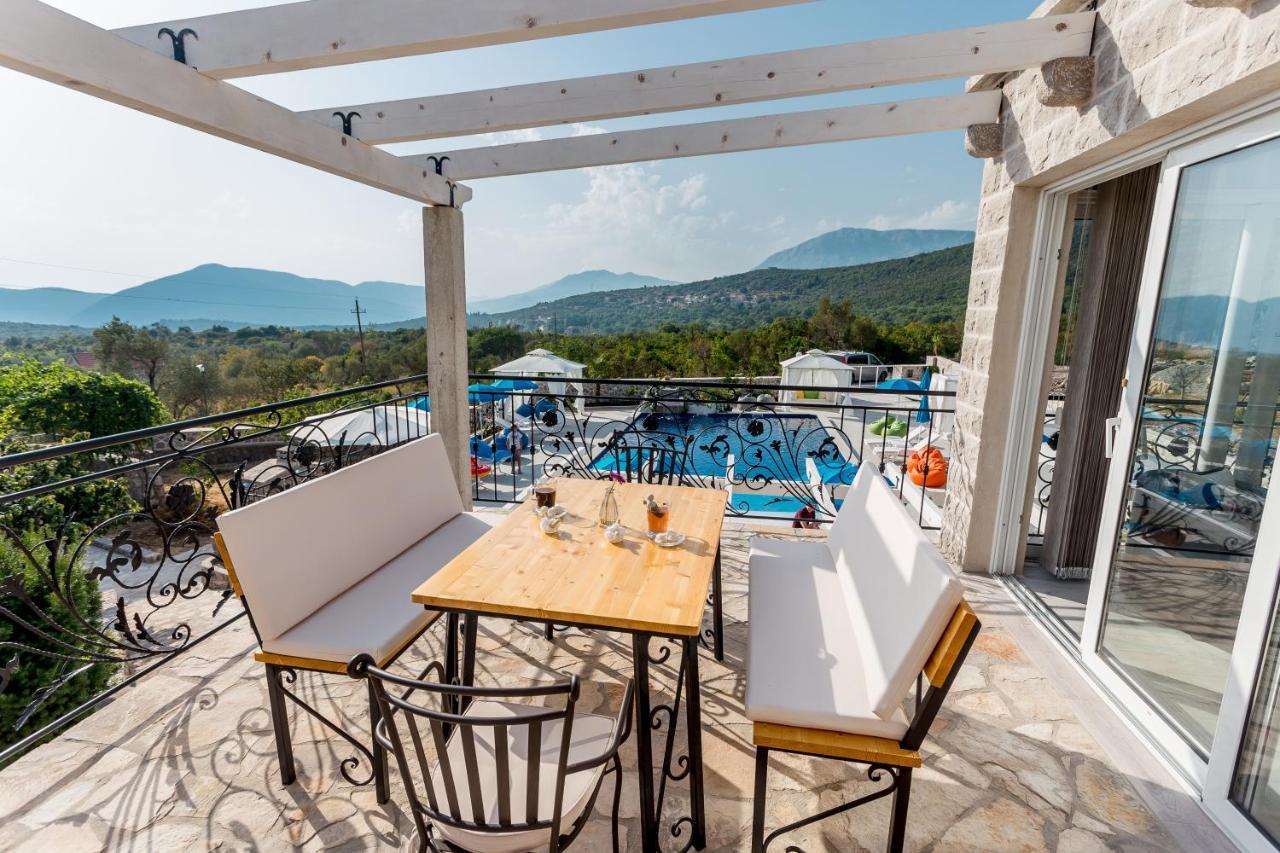 Lustica Apartments Bagian luar foto