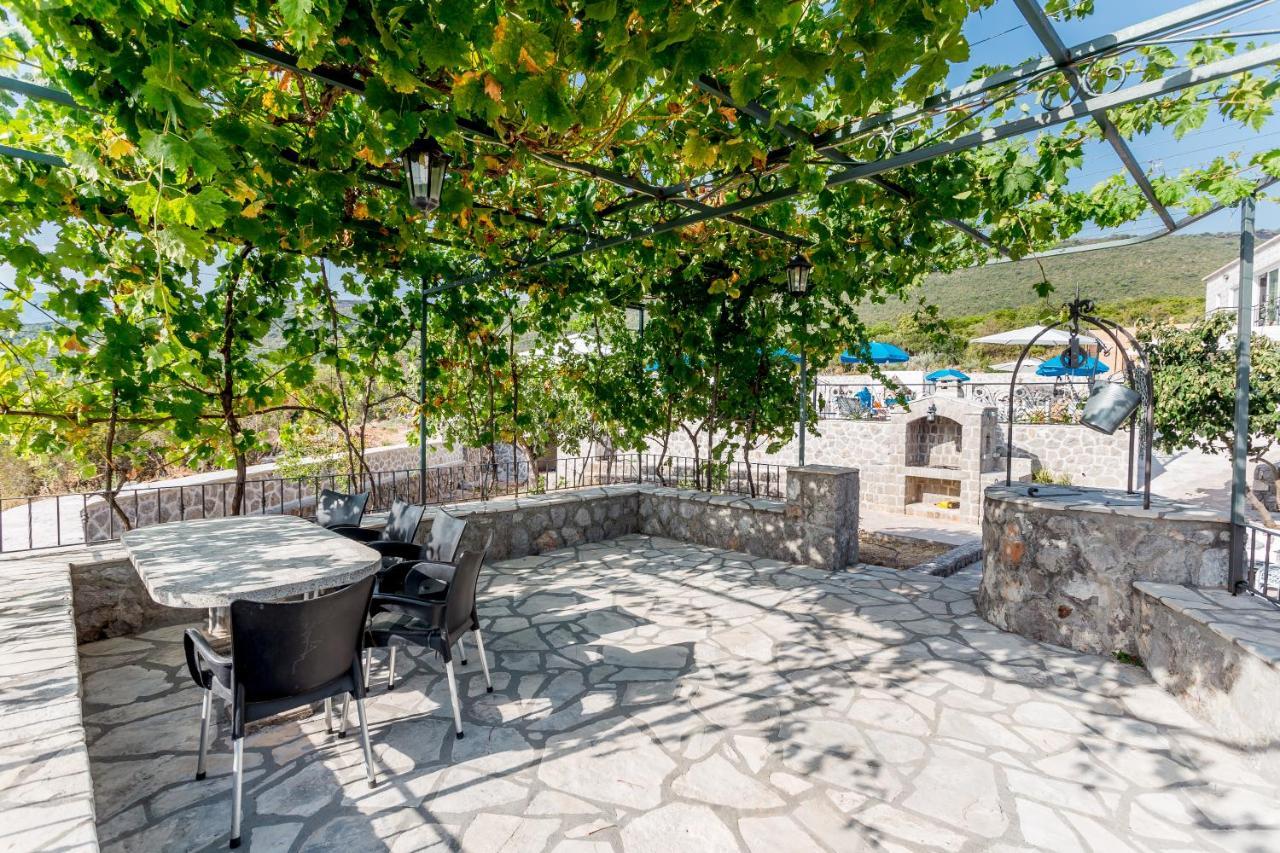 Lustica Apartments Bagian luar foto