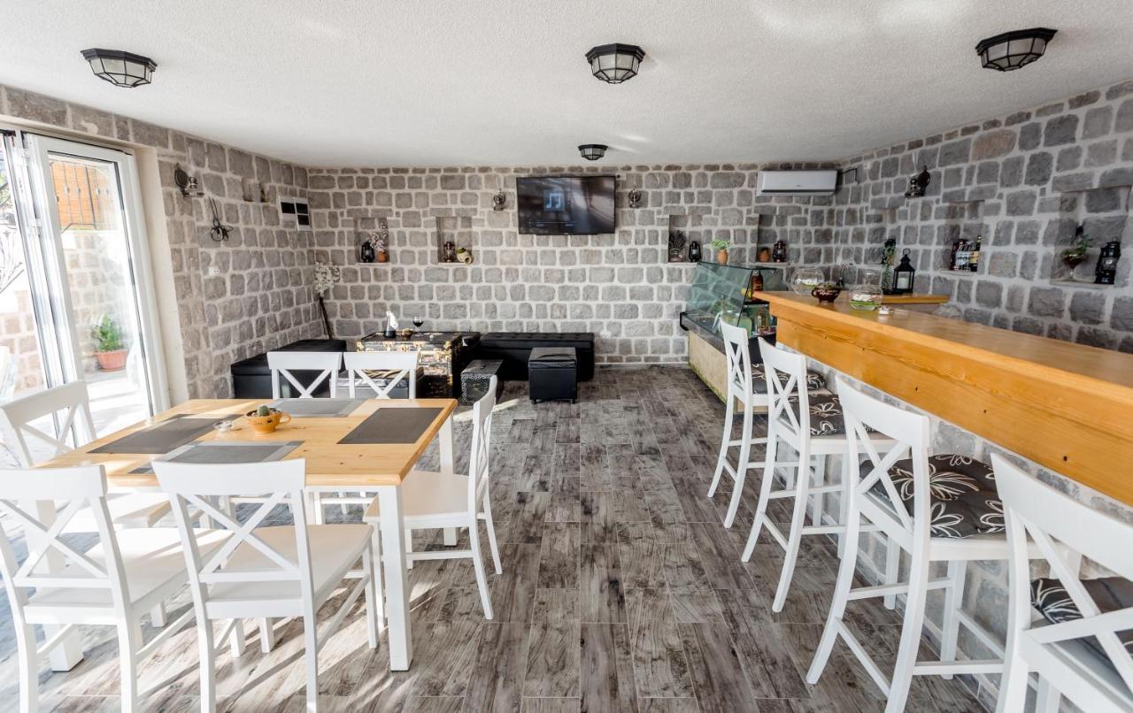 Lustica Apartments Bagian luar foto