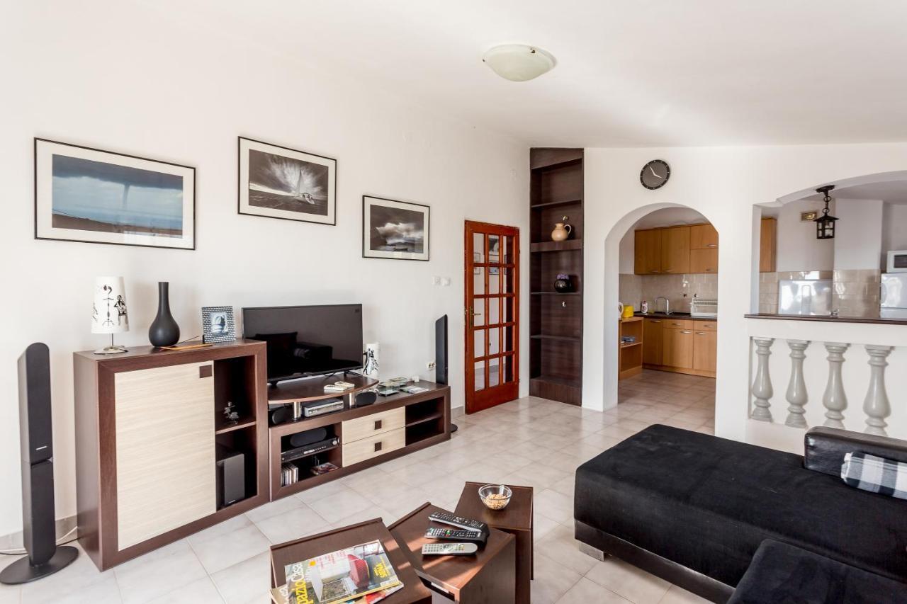 Lustica Apartments Bagian luar foto