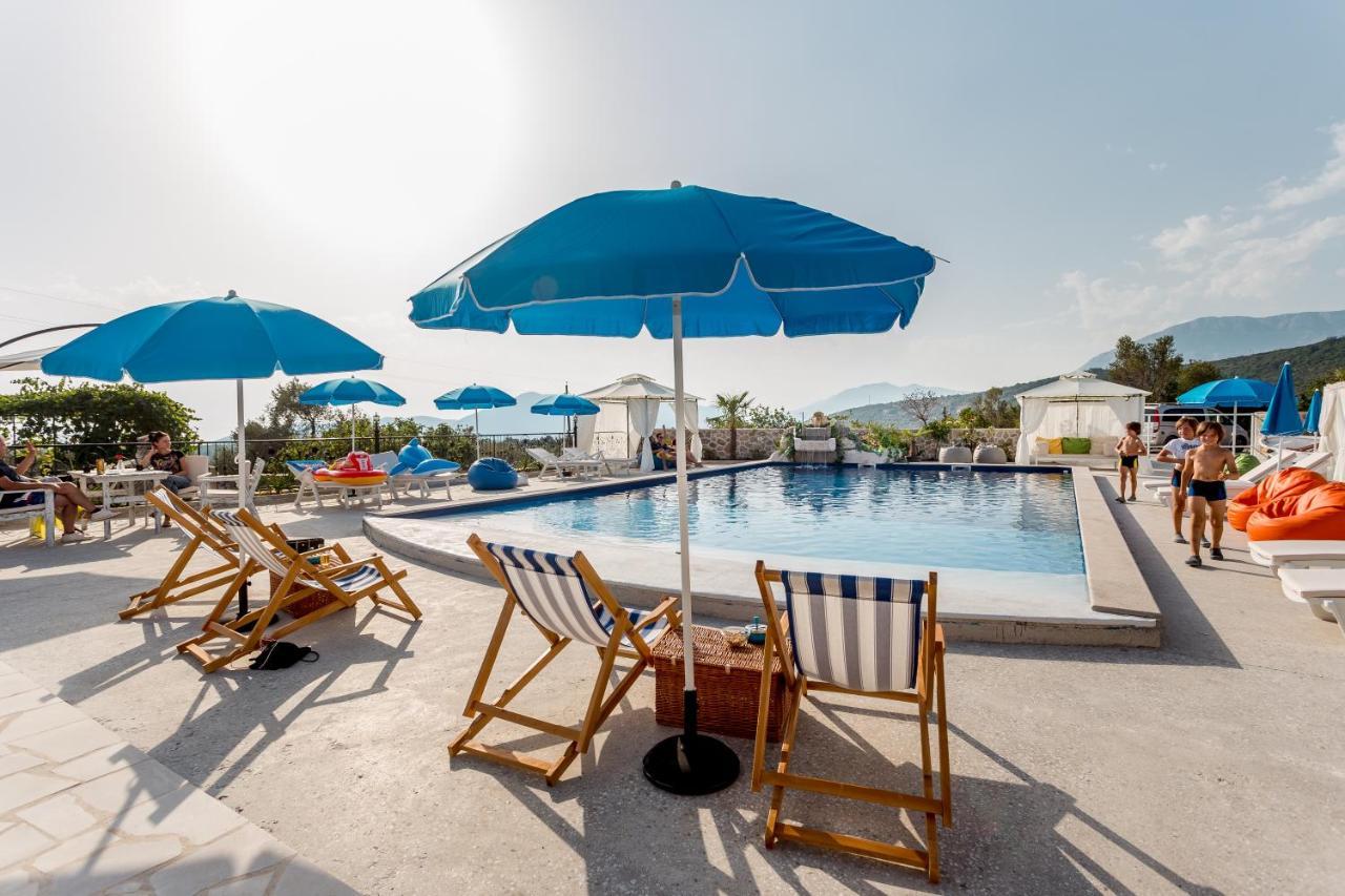 Lustica Apartments Bagian luar foto