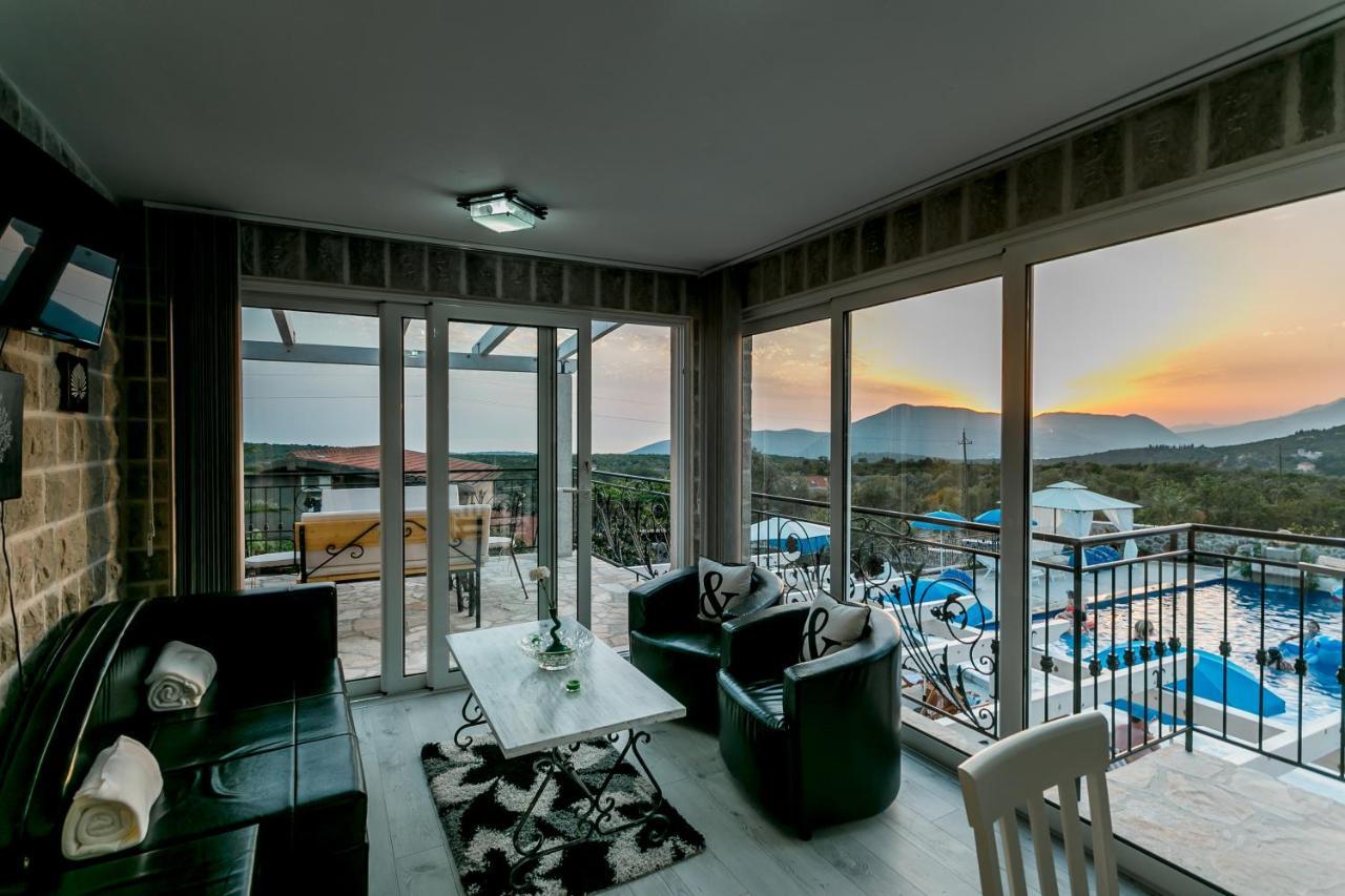 Lustica Apartments Bagian luar foto