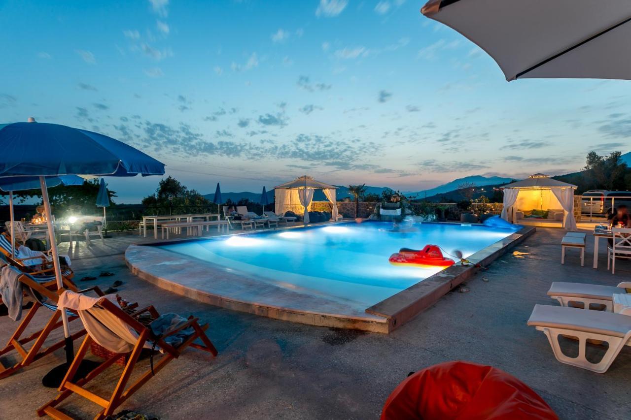 Lustica Apartments Bagian luar foto