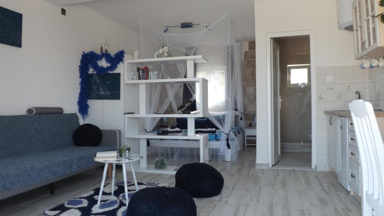 Lustica Apartments Bagian luar foto