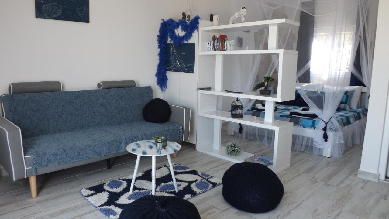 Lustica Apartments Bagian luar foto