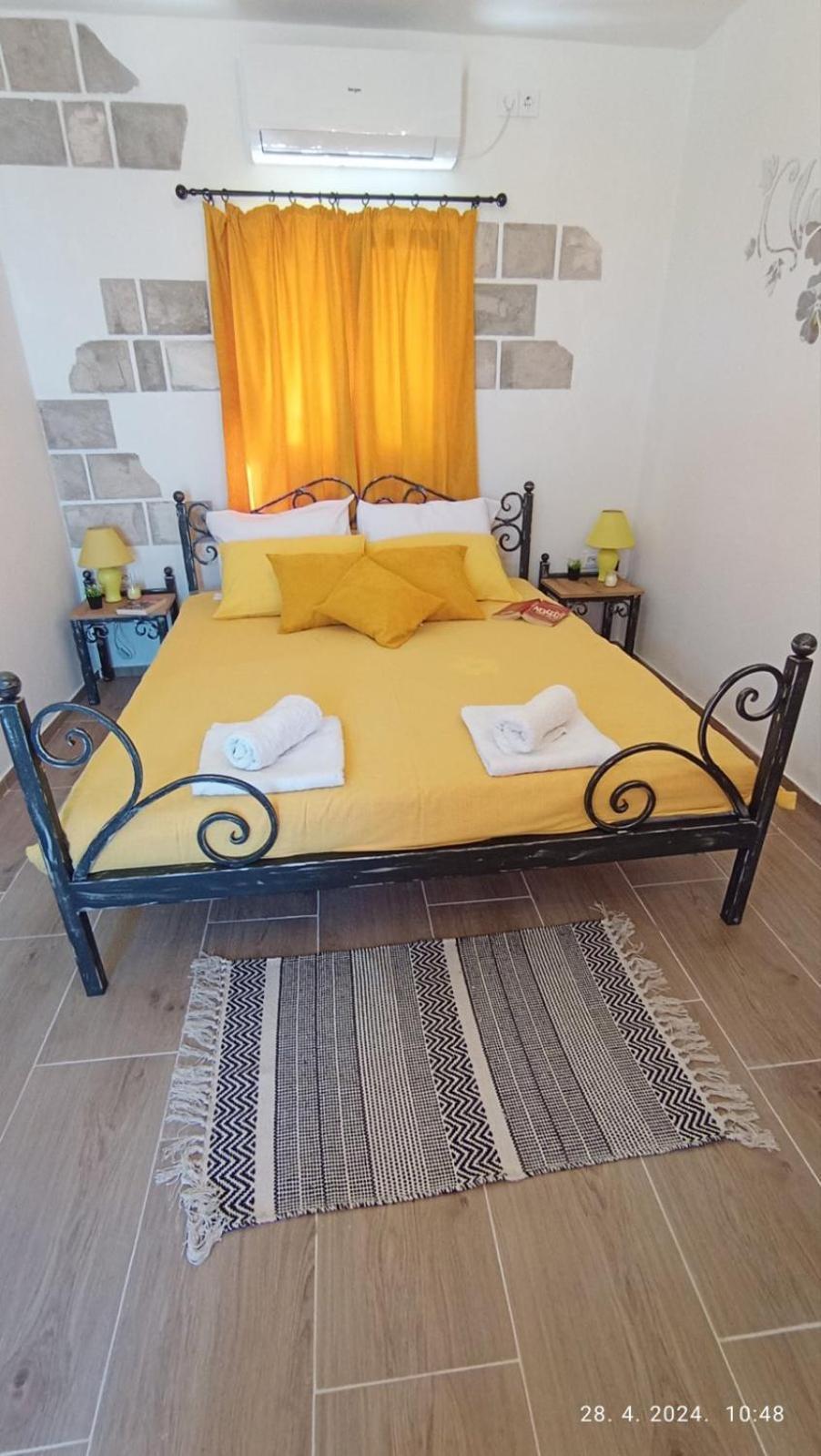 Lustica Apartments Bagian luar foto